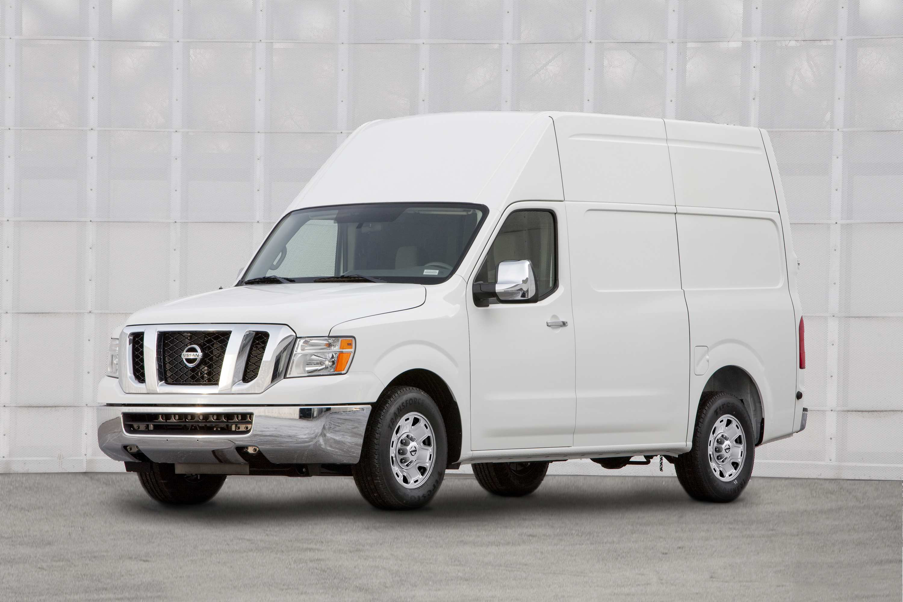 04 2011 Nissan NV
