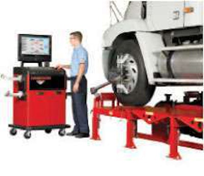 Hunter’s WinAlign alignment systems feature real-time monitoring of live vehicle measurements and viewing of vehicle-specific adjustment illustrations and digital images.