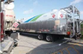 Some fuel providers have mobile refueling units for fleets wanting to adopt LNG-powered tractors but unwilling to commit to a full-blown LNG station.