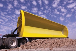 SmithCo’s side dump uses abrasion-resistant AR400 steel for the tub and T1 steel for the I-beam frame.
