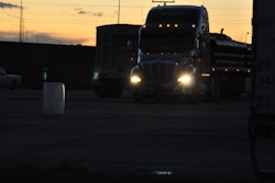 hours-night-truck-stop