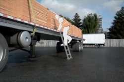 04_03_climbing_ladder_cam4