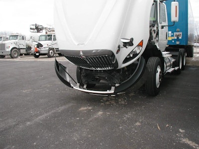Hendrickson Aero Clad International ProStar Tilt-Mount bumper