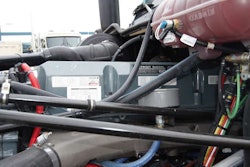 The engine used in CCJ’s test drive was a 1996 model Detroit Diesel Series 60 engine that retrofitted with a natural gas system that allows the engine to burn both diesel and natural gas.