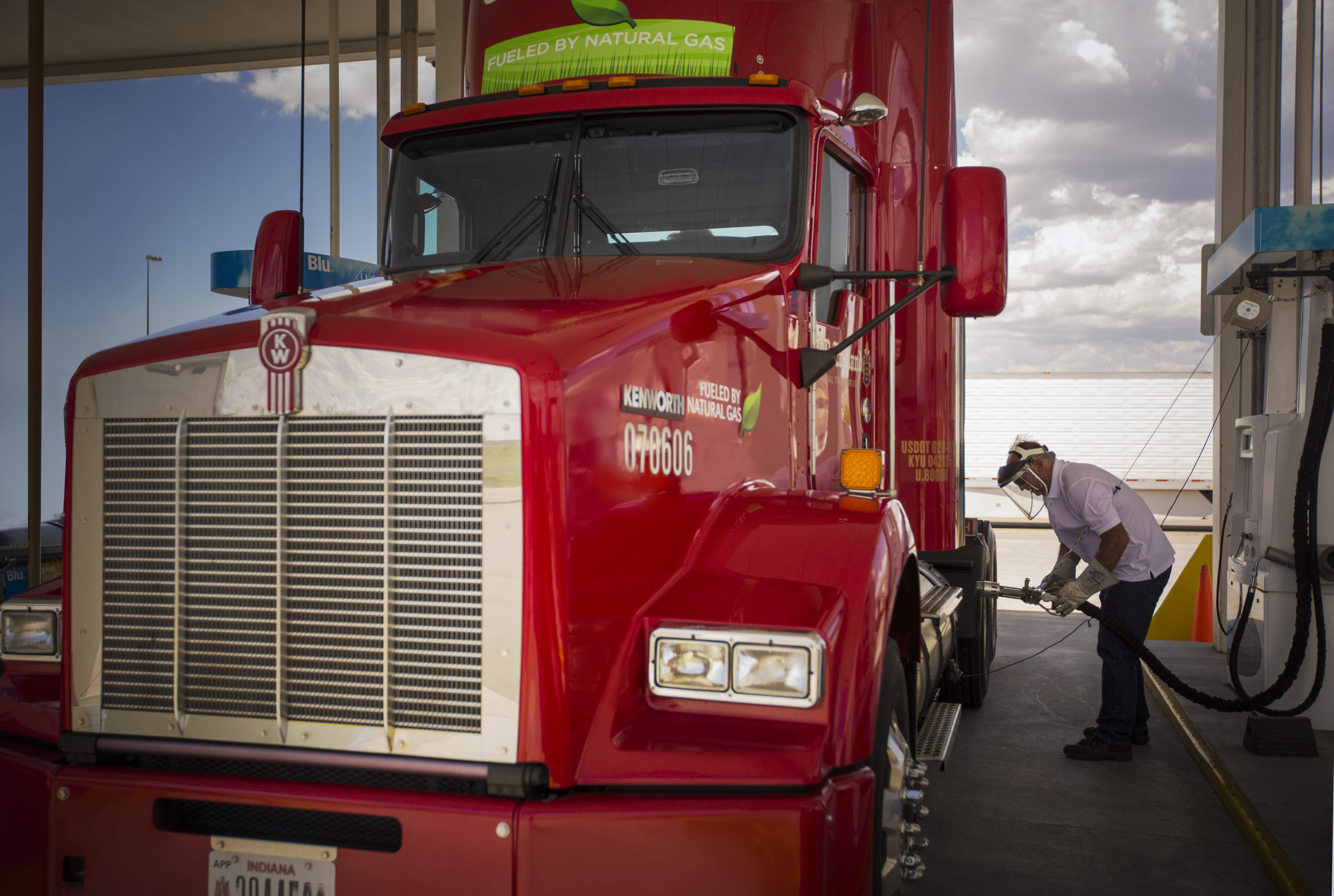 LNG_Fueling_Horizontal