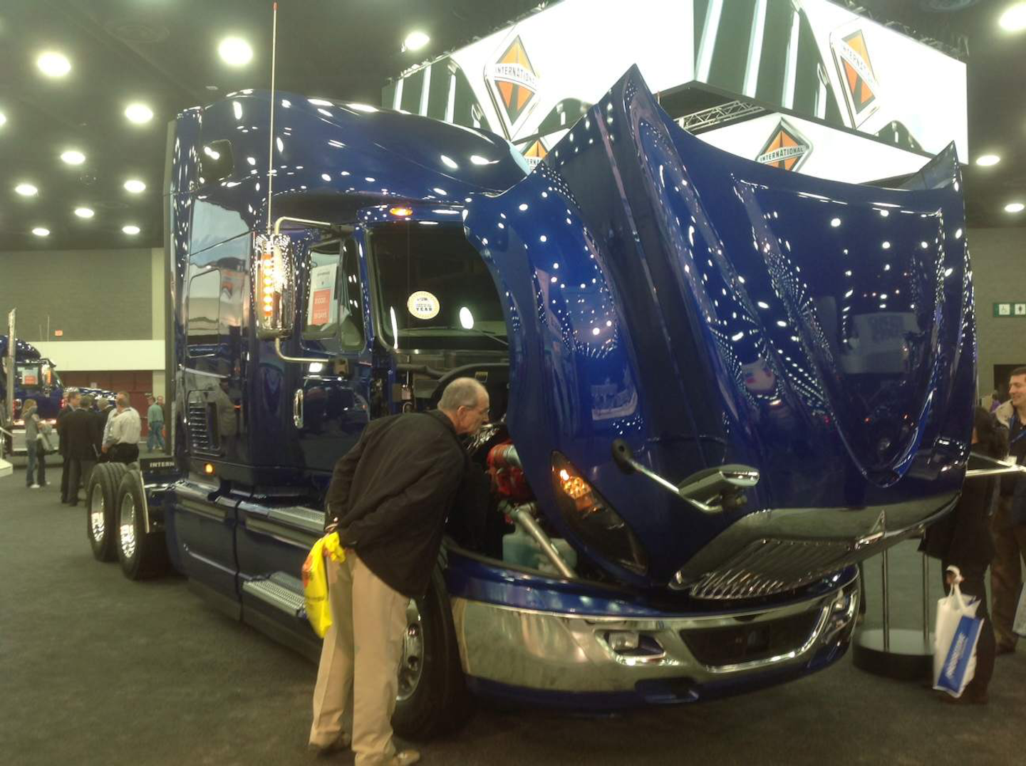Navistar rolls out service app to expedite visits | Commercial Carrier ...