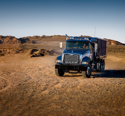 photo_granite roll-off in desert