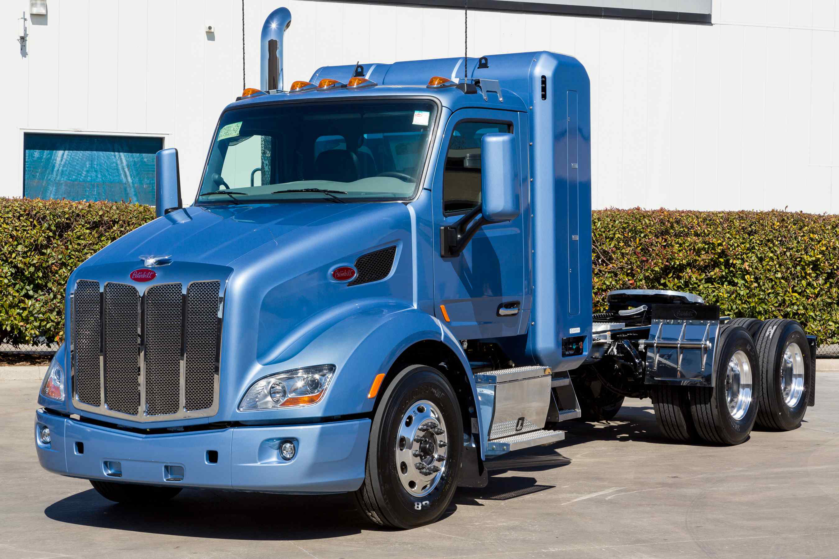 Peterbilt579CNG-6303[1]