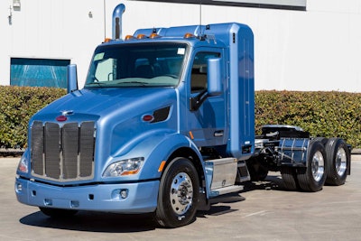 Peterbilt579CNG-6303[1]