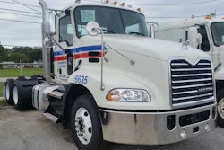 Comcar Industries Mack Pinnacle