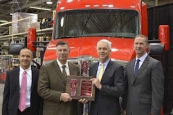 kenworth_one_millionth_truck1lr_400x333