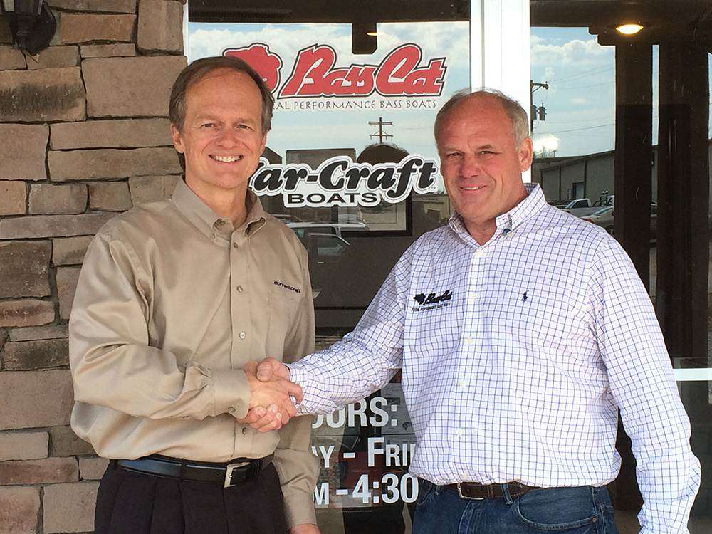 Correct Craft&rsquo;s President and CEO Bill Yeargin (left) and Bass Cat President Rick Pierce reach mutual agreement on boat builder merger.