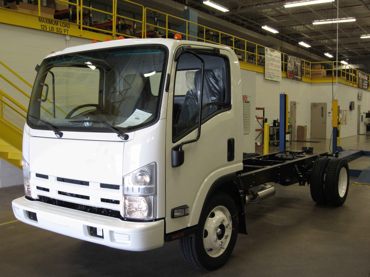 Isuzu Celebrates 20 000 Unit Milestone For N Series Gas Powered Cabover Commercial Carrier Journal