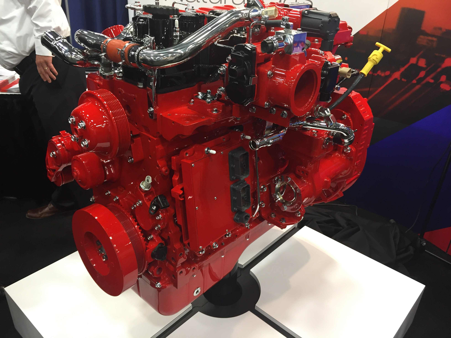 Cummins Westport unveils new natural gas mid-range engine | Commercial ...