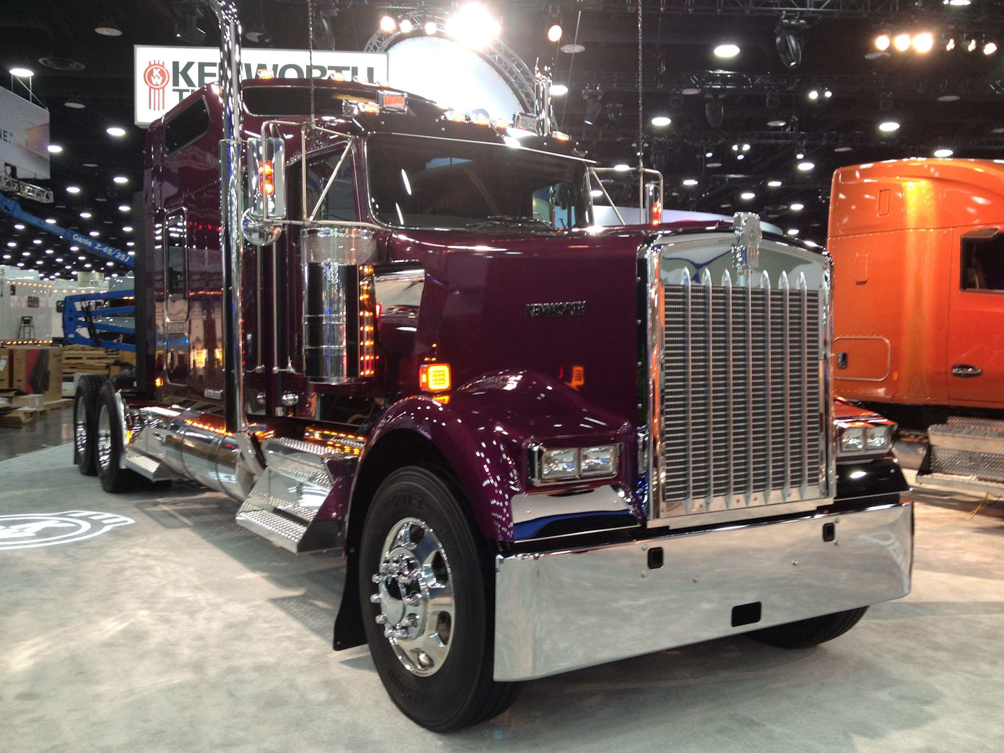 Test Drive Kenworth Gives Its Old School W900 The Spotlight With The Icon Edition Commercial Carrier Journal