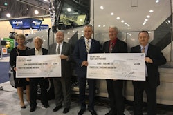 Michelin’s Mike Cain (3rd from left) and Volvo’s Göran Nyberg (4th from left) present awards to Ruan Transportation and Searcy Trucking.