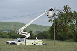 MidAmerican Energy, Iowa’s largest utility company, recently acquired its first hybrid service truck from Alabama-based Altec.
