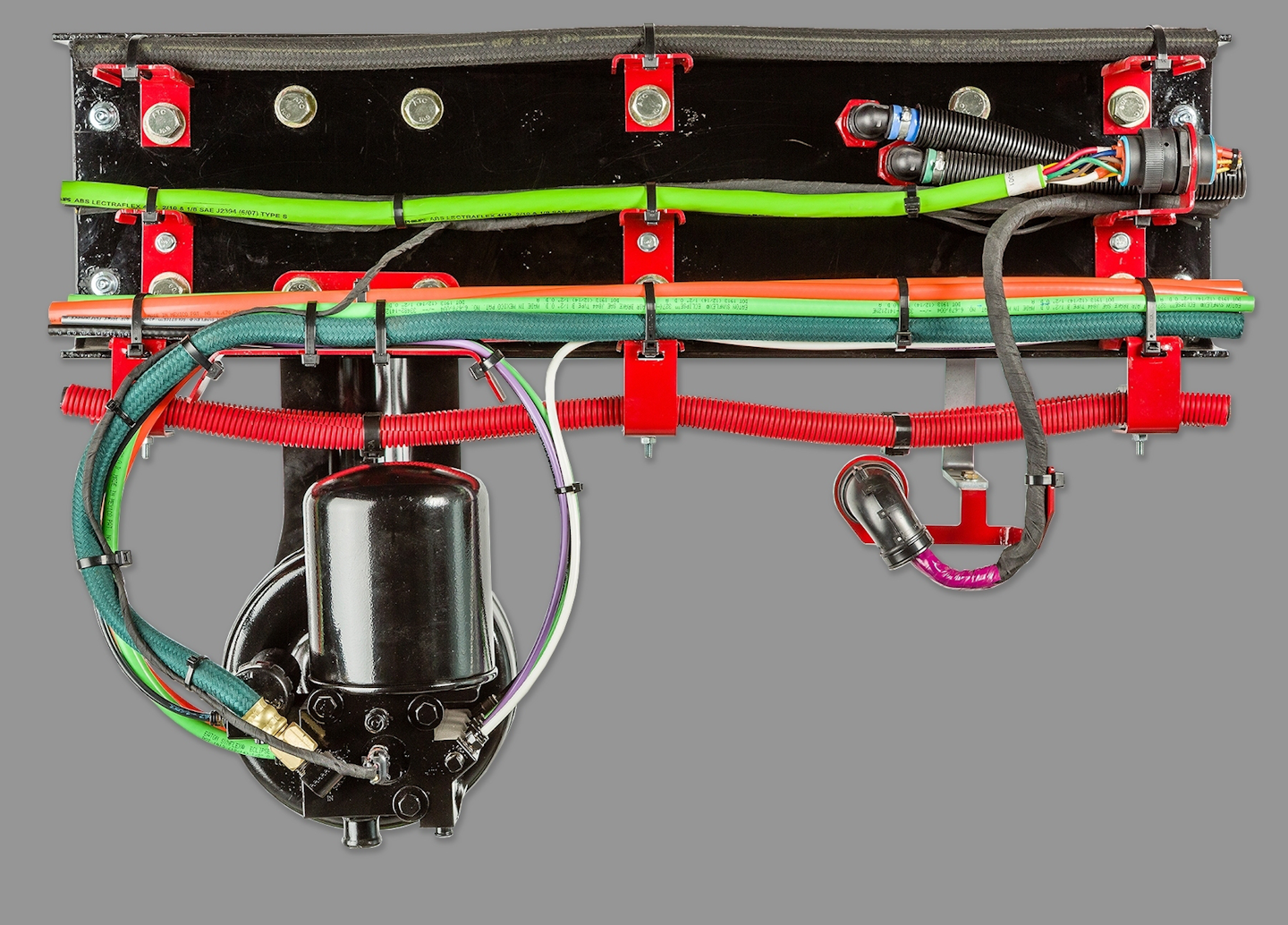 Peterbilt debuts streamlined chassis routing design Commercial