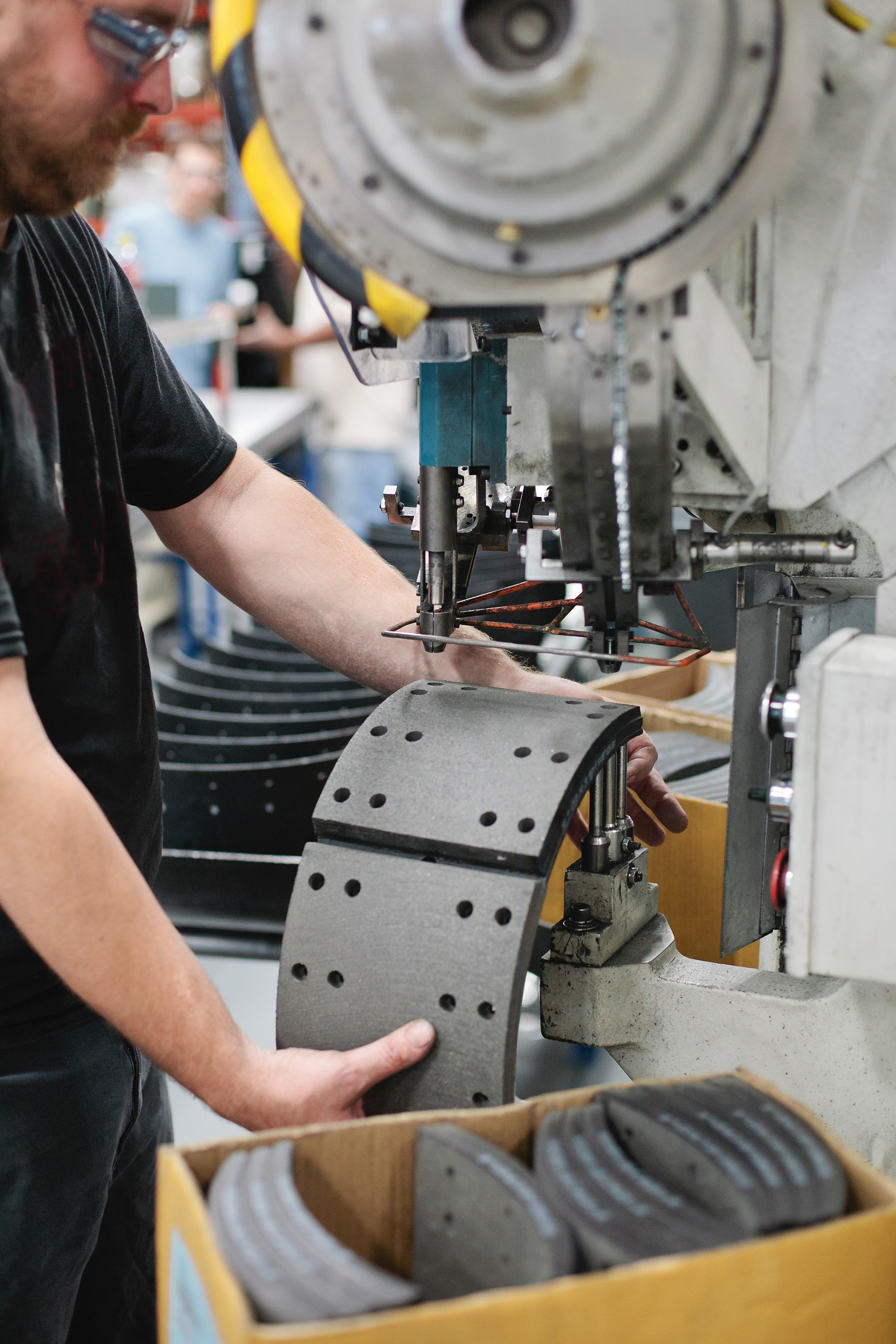 Bendix Reman Brakes -- Riveter