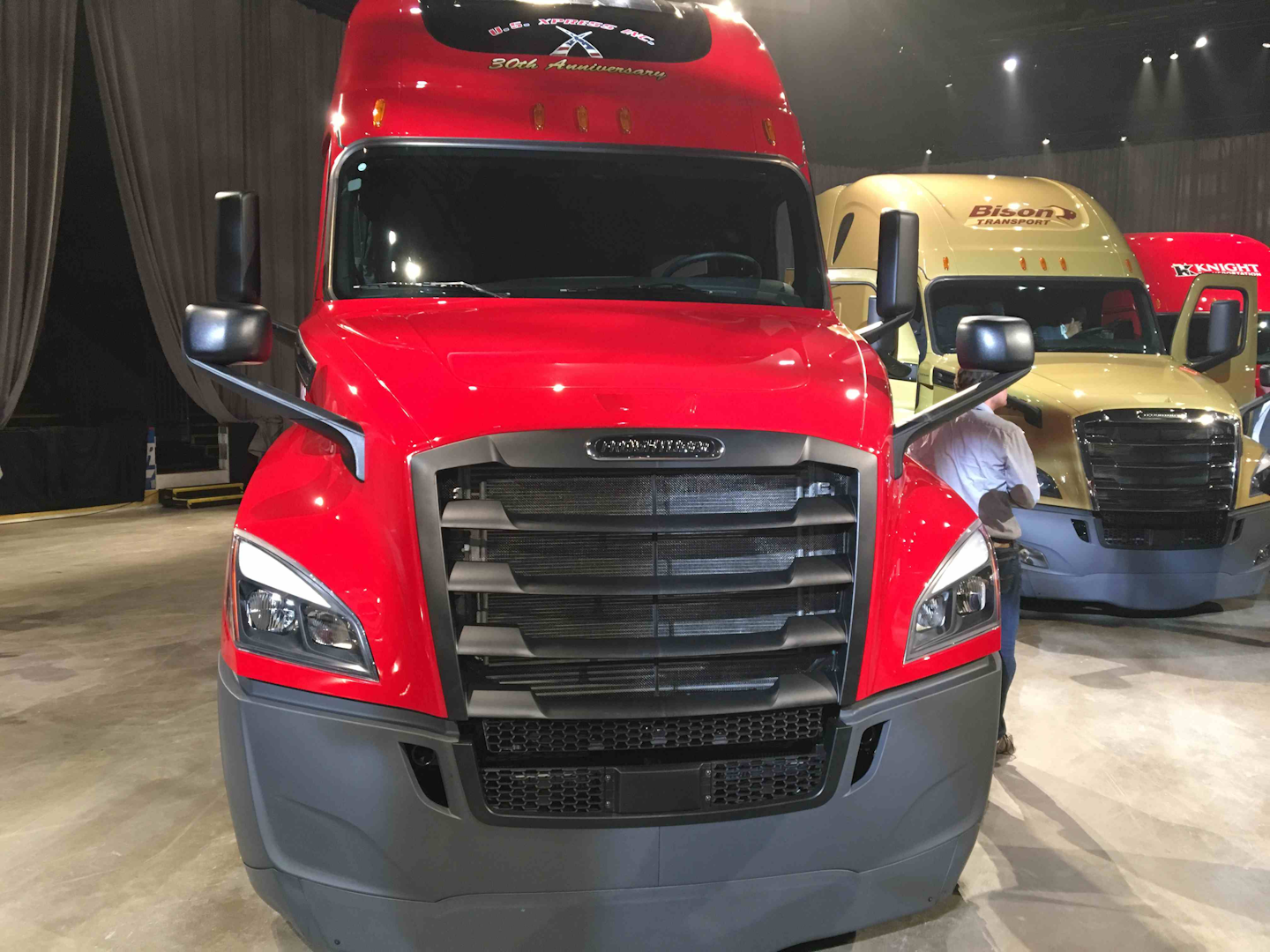 Freightliner Unveils Revamped Redesigned 18 Cascadia Commercial Carrier Journal Freightliner Unveils Revamped Redesigned 18 Cascadia Commercial Carrier Journal