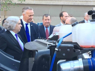 Göran Nyberg (second from left), president of Volvo Trucks North America details some of the company’s SuperTruck specs to U.S. Secretary of Energy Dr. Ernest Moniz (far left).