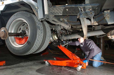 axle-repair-maintenance-technician20090730_0166
