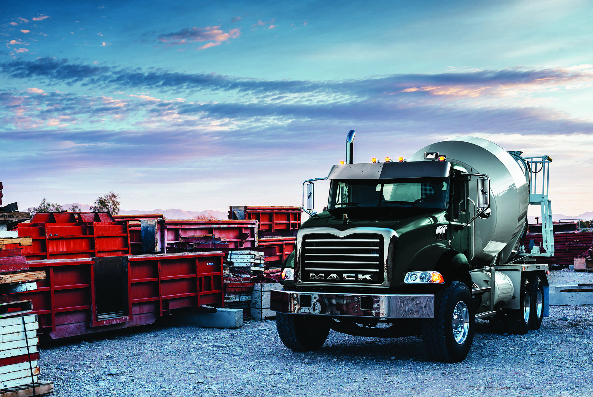 160920-mack-granite-concrete-mixer-model
