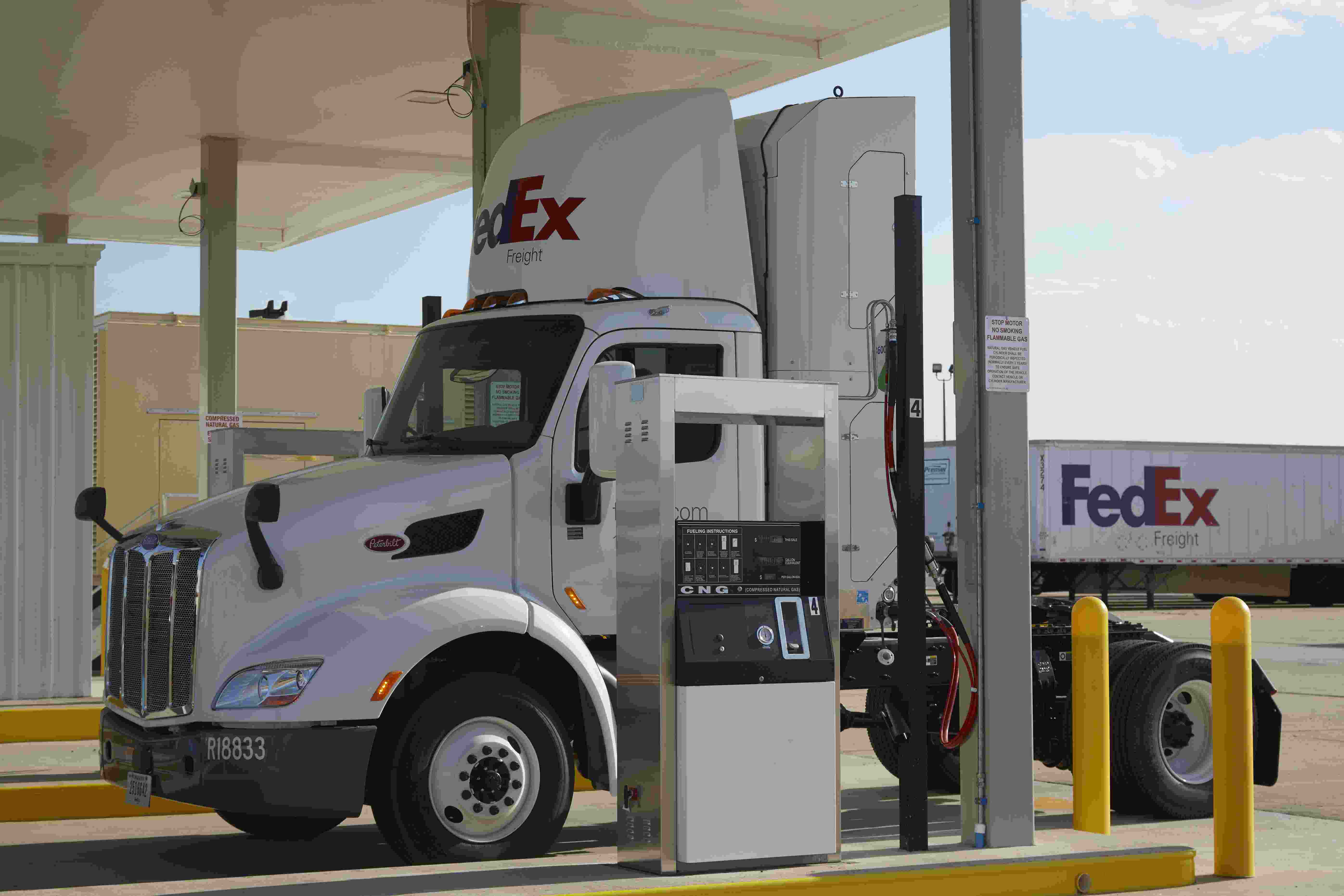 fedex-cng-truck