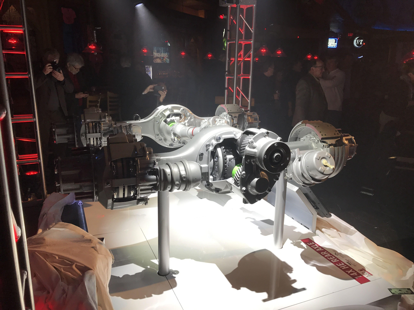 Light weight tandem drive axle debuted by Meritor | Commercial Carrier ...