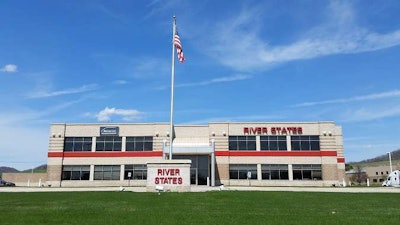 River States Truck and Trailer won the Successful Dealer Award in 2016.