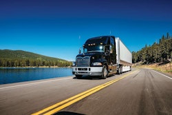 Mack-Pinnacle-Axle-Back-Sleeper-2017-04-10-11-38