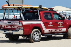 A lifeguard truck patrols Ocean Beach in San Diego. (photo: socalbeachesblog.com)