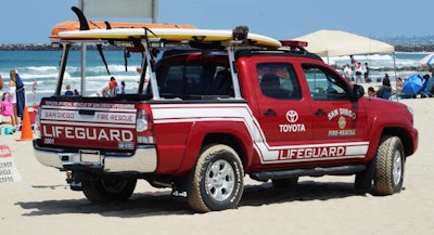 A lifeguard truck patrols Ocean Beach in San Diego. (photo: socalbeachesblog.com)