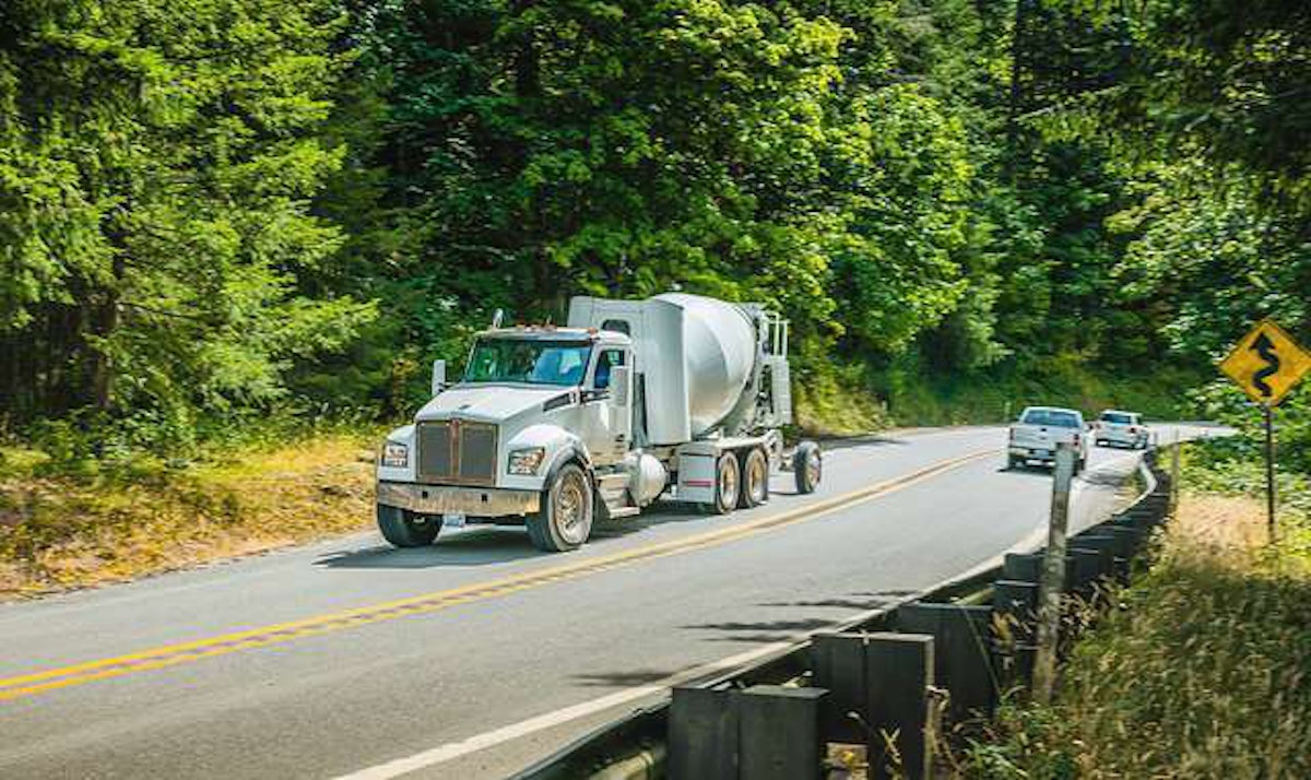 Kenworth's 2018 T880S nat gas mixer delivers impressive