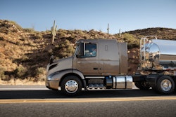 volvo-trucks-introduces-new-vnr-series-for-regional-haul-to-the-mexican-market_2-2017-11-16-09-40
