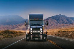 Mack Anthem 7-2017-12-04-08-00
