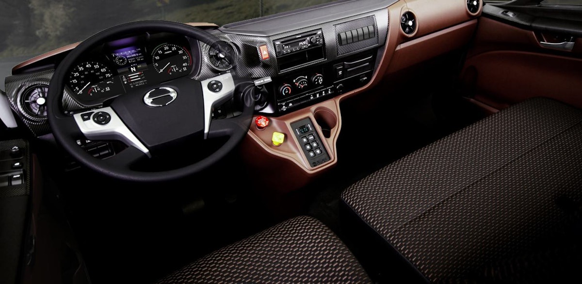 ccj.Hino-XL-Seris_INTERIOR-