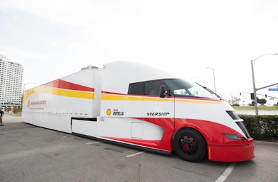 Shell’s Starship concept truck is making a cross-country efficiency test run this month, traveling from San Diego to Jacksonville, Florida, along I-10. CCJ contributor Tom Quimby caught a leg of the test run in Hammond, Louisiana, Wednesday.