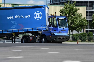 ZF-TD18_01-02_Terminal-Yard-Tractor_1-2018-06-27-01-41