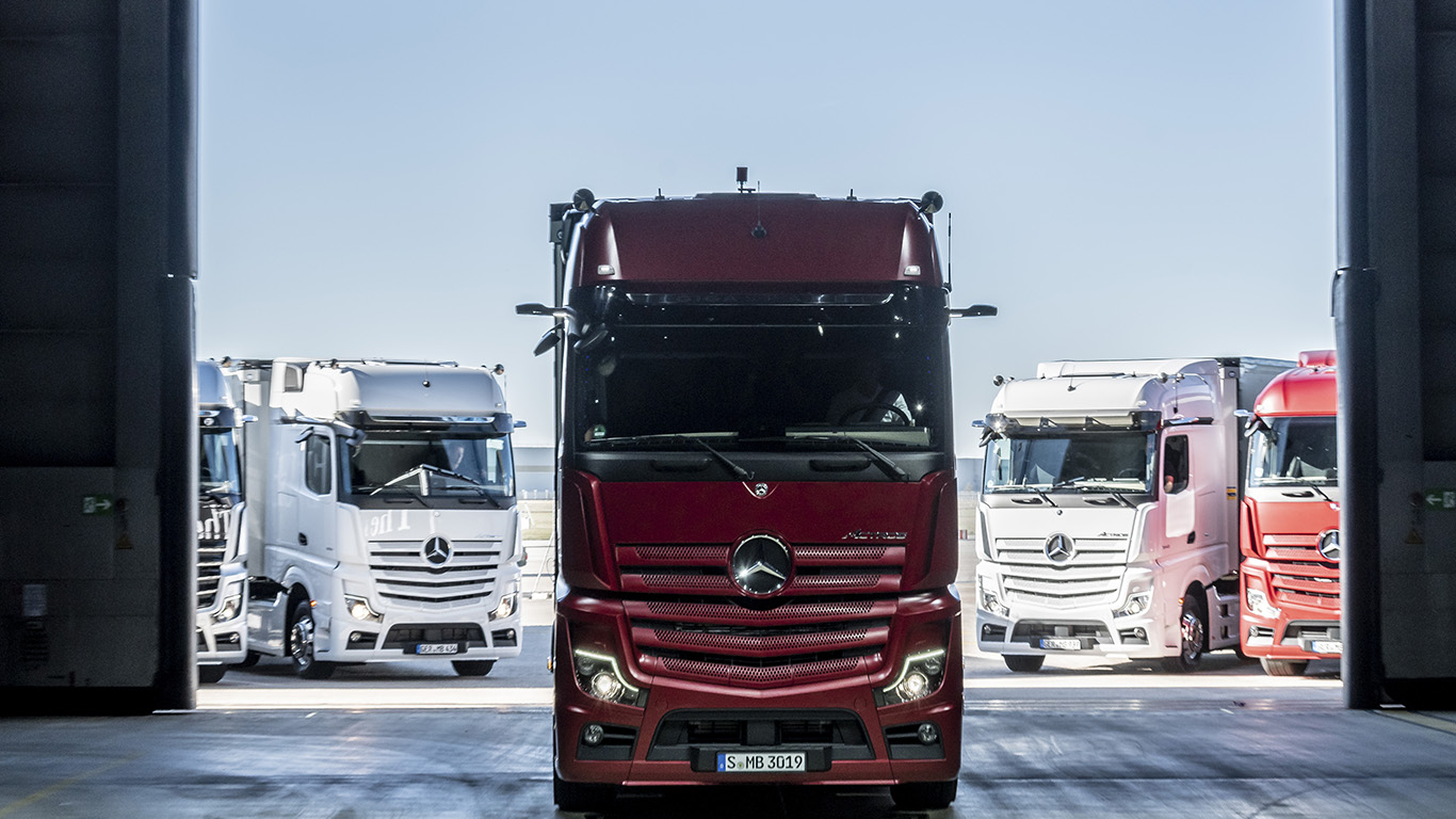 Wallpaper Mercedes-Benz, emblem, grille, holes, tractor, Actros images for  desktop, section грузовики - download