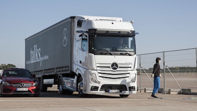 The new Actros is equipped with Active Brake Assist 5, the newest generation system that allows full braking on pedestrians.