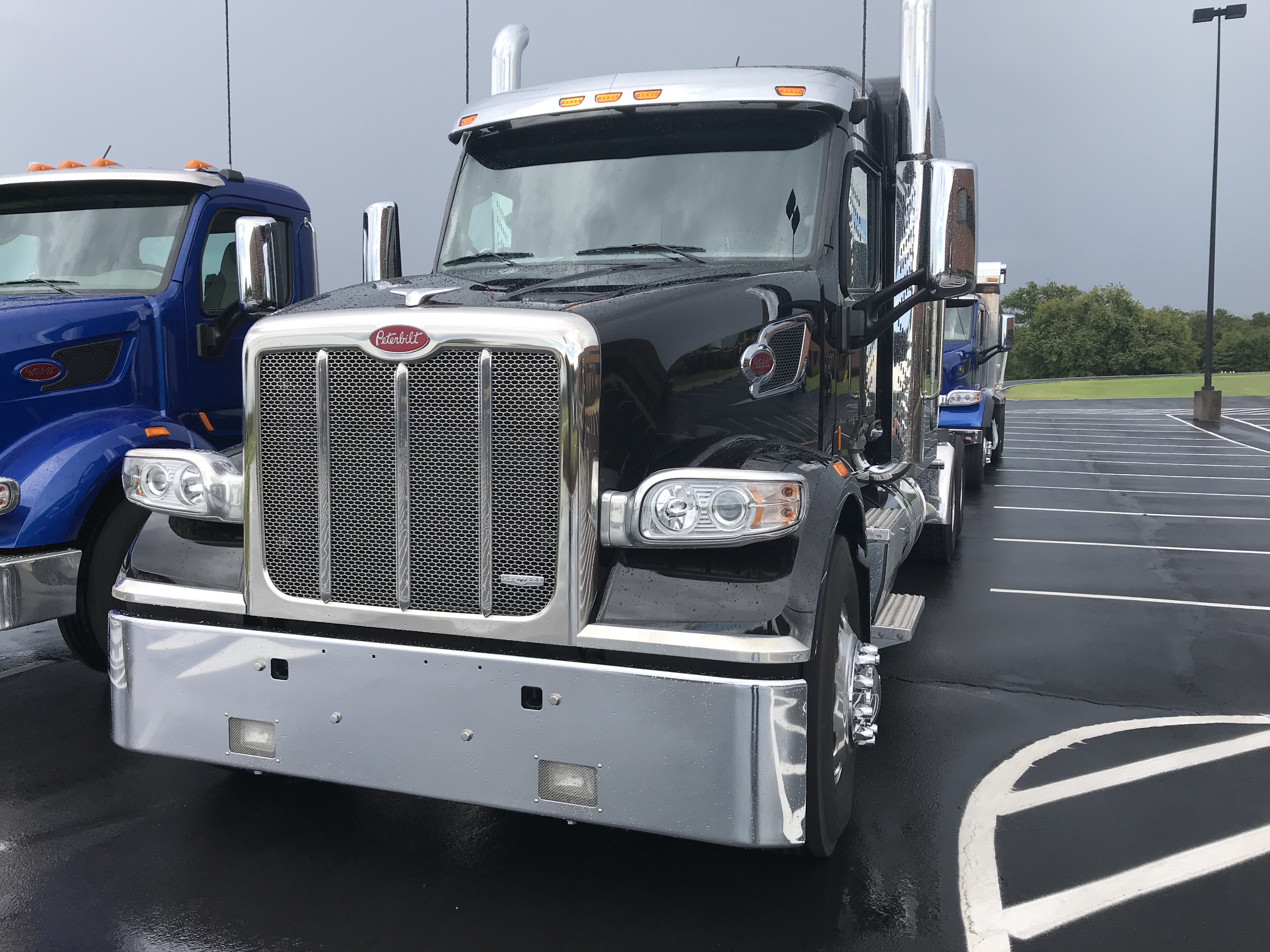 peterbilt 567 visor