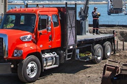 freightliner-108SD