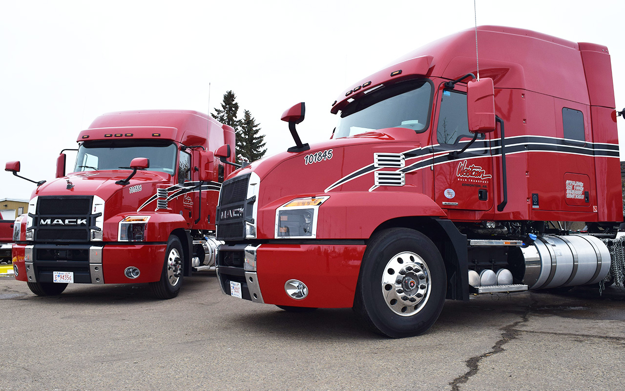 Mack Superliner Custom We Buy Used Trailers In Any Condition Contact Ustrailer And Let Us Rent Your Trailer C Mack Trucks Superliner Mack Trucks Big Trucks