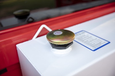 Uws Steel Transfer Tank White Rectangular Vented Cap