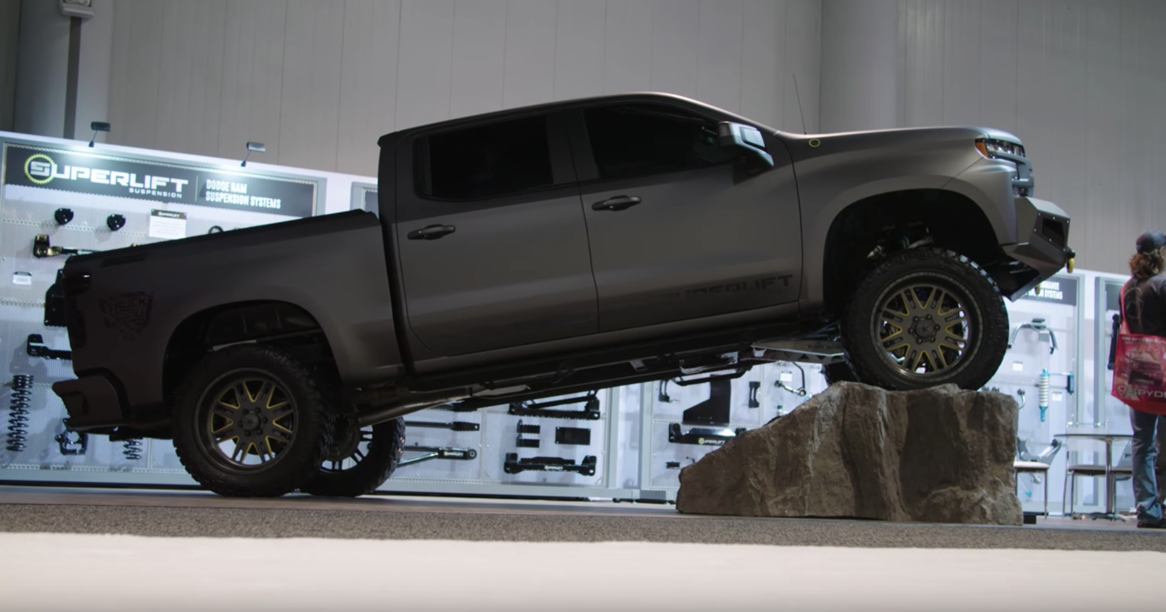 2019-Chevy-Silverado-black-diamond