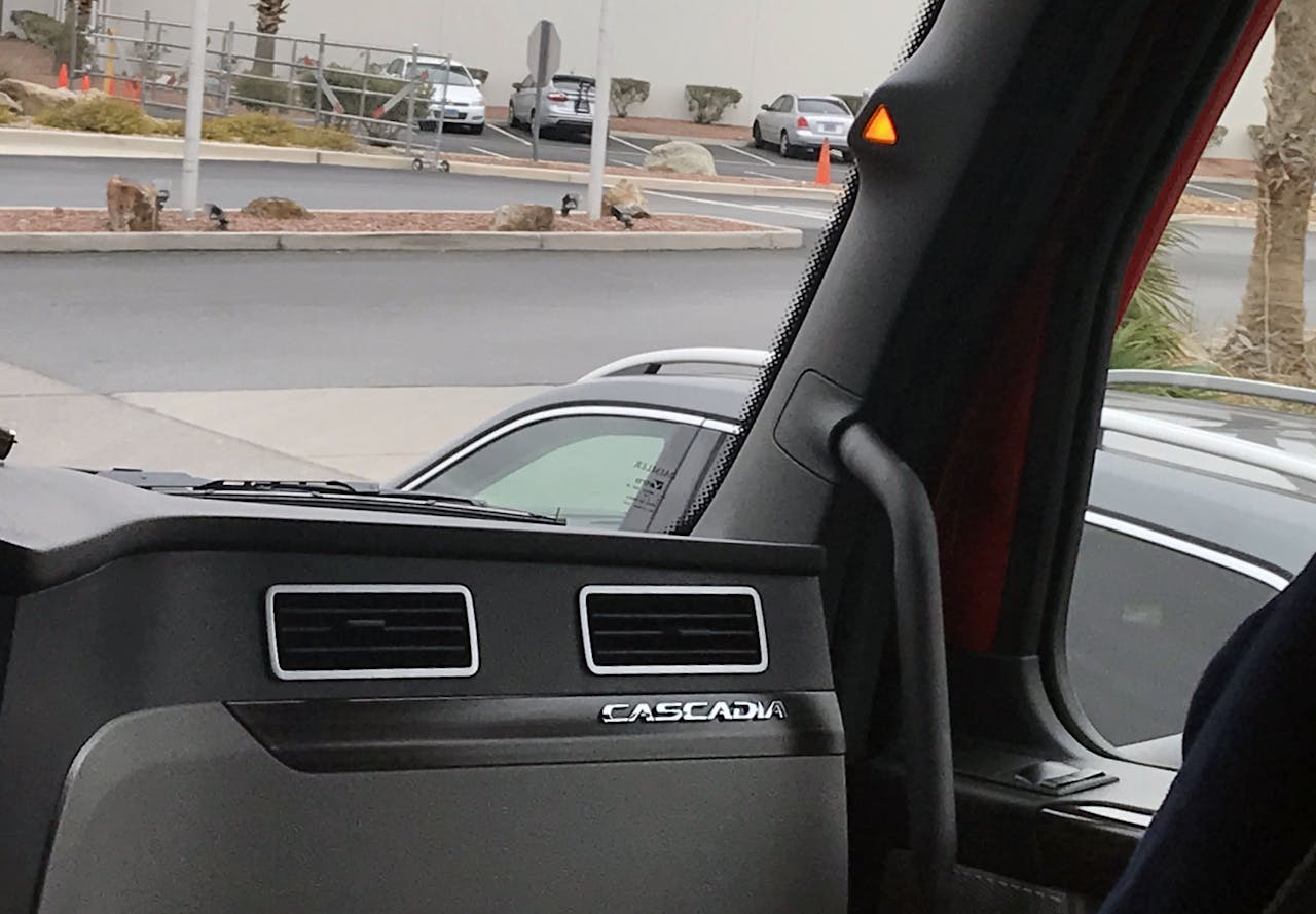 Optional Side Guard Assist detects objects, including pedestrians and cyclists, in the tractor's passenger-side blind spot and the full 53-foot trailer length – another industry first – and delivers audible and visual warnings.