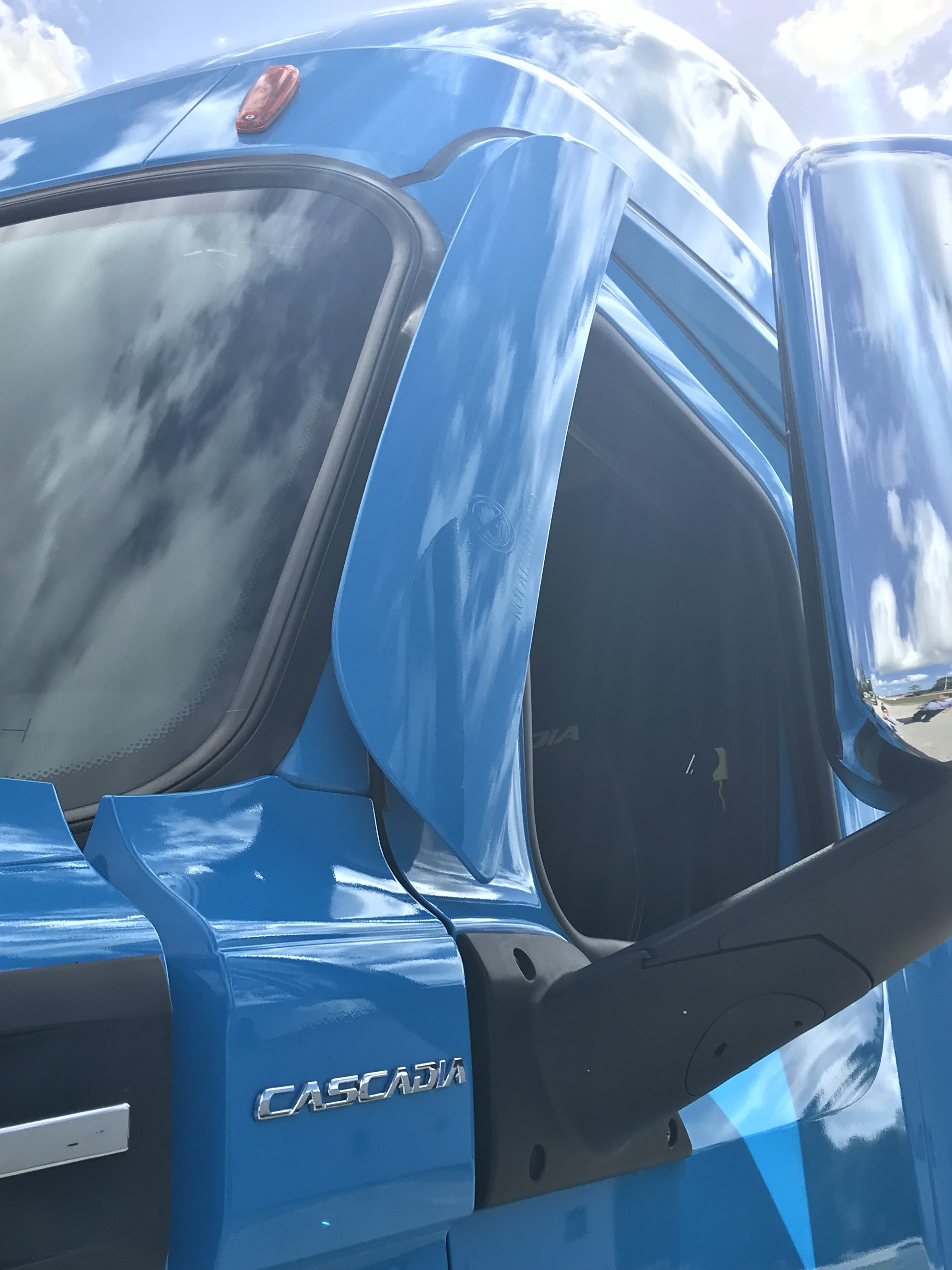 2020 freightliner cascadia window rain guards