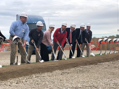 Paccar and Kenworth officials are joined by state dignitaries to break ground on Kenworth’s $140 million paint facility at its Class 8 production facility in Chillicothe, Ohio.