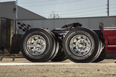 Yokohama 712 L Drive Tire1 2019 04 12 12 44